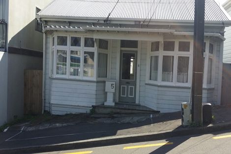 Photo of property in 5 Brown Street, Mount Cook, Wellington, 6021