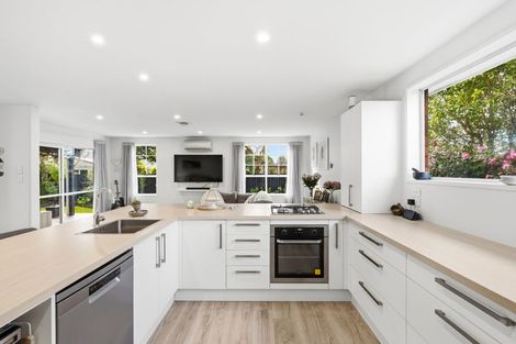 Photo of property in 7 Calbreath Place, Russley, Christchurch, 8042