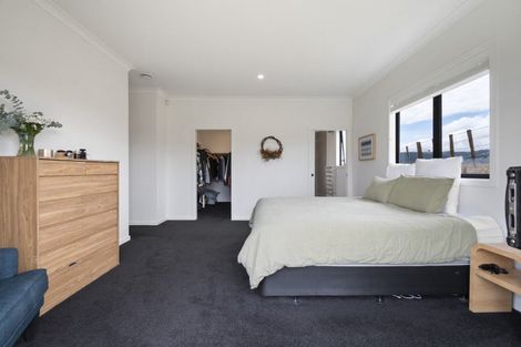 Photo of property in 18 Atlantic Drive, Fitzherbert, Palmerston North, 4410