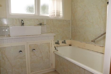 Photo of property in 6 Camelot Place, Glenfield, Auckland, 0629