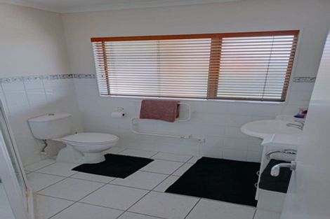 Photo of property in 11 Parkwood Crescent, Gulf Harbour, Whangaparaoa, 0930