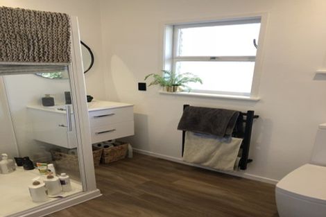 Photo of property in 2/1 Bellcroft Place, Belmont, Auckland, 0622