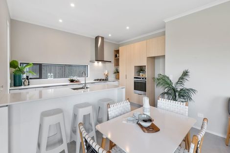 Photo of property in 6 Kuparu Lane, Red Beach, 0932