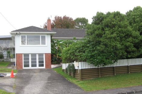 Photo of property in 9 Wakeling Avenue, Te Atatu South, Auckland, 0610