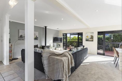 Photo of property in 2/79 Island Road, Beach Haven, Auckland, 0626