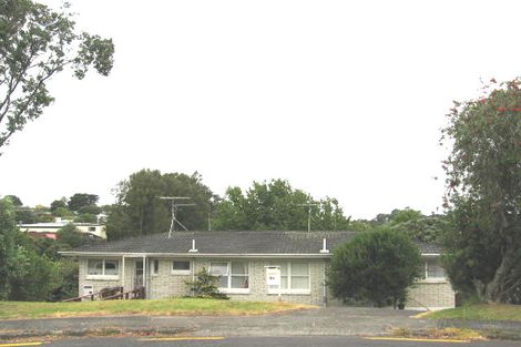 Photo of property in 2/8 Heather Place, Sunnynook, Auckland, 0620