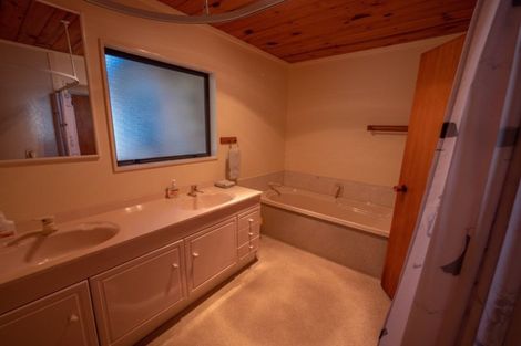 Photo of property in 33 Stratford Drive, Cable Bay, 0420