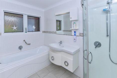 Photo of property in 15 Lemonwood Place, The Gardens, Auckland, 2105