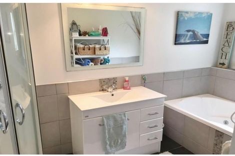 Photo of property in 17 Queen Street, Brighton, Dunedin, 9035