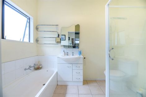 Photo of property in 44 Rhinevale Close, Henderson, Auckland, 0612