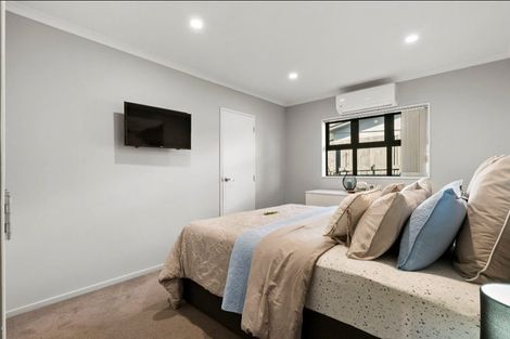 Photo of property in 15a Seaward Place, Wattle Downs, Auckland, 2103