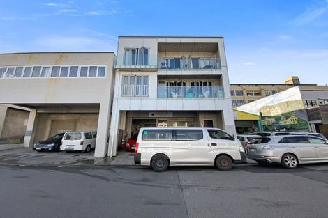 Photo of property in 2/35 Home Street, Mount Victoria, Wellington, 6011