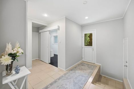 Photo of property in 26 Pickwick Parade, Mellons Bay, Auckland, 2014