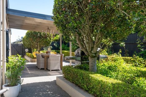 Photo of property in 11 Woodford Heights, Havelock North, 4130