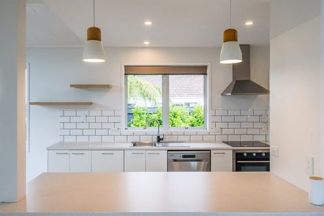 Photo of property in 32 Sylvan Avenue, Waikanae, 5036