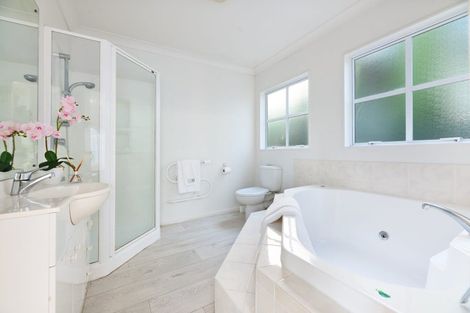 Photo of property in 14 Belleaire Court, West Harbour, Auckland, 0618