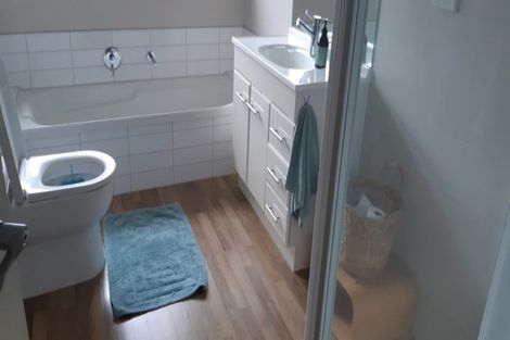 Photo of property in 10 Centreway Road, Orewa, 0931