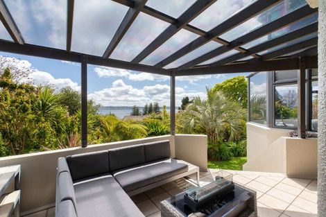 Photo of property in 4 Tupara Crescent, Kawaha Point, Rotorua, 3010