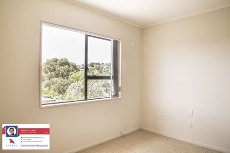 Photo of property in 12 Tetrarch Place, Totara Vale, Auckland, 0629