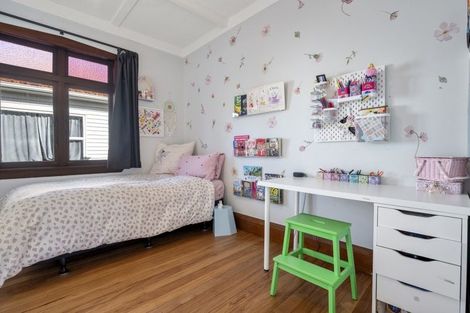 Photo of property in 52 Wainui Avenue, Point Chevalier, Auckland, 1022