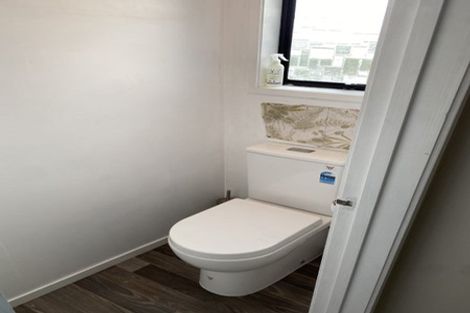 Photo of property in 1/20 Colonial Road, Birkenhead, Auckland, 0626