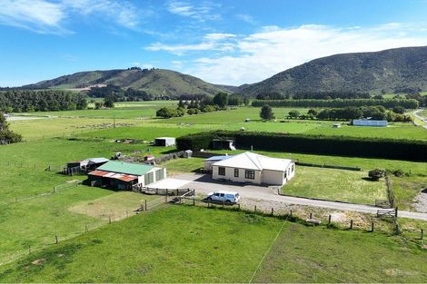 Photo of property in 19 Mount John Road, Waimate, 7977