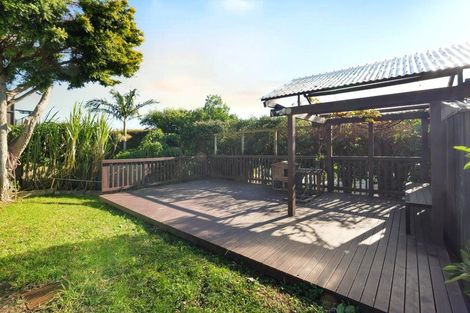 Photo of property in 150 Bleakhouse Road, Mellons Bay, Auckland, 2014