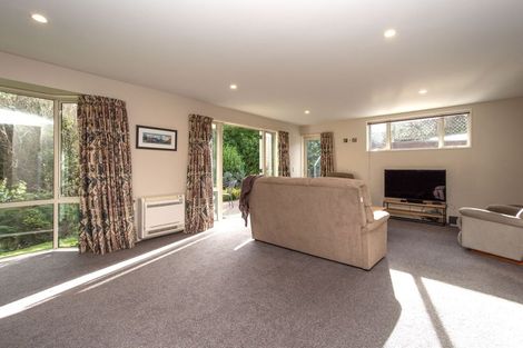 Photo of property in 98a Warren Crescent, Hillmorton, Christchurch, 8025