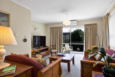 Photo of property in 44 Fulford Street, New Plymouth, 4310