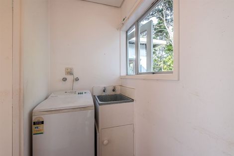 Photo of property in 21 Holdaway Avenue, Northcote, Auckland, 0627