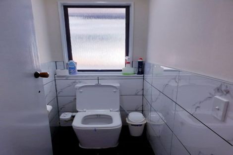 Photo of property in 28 Glen Close, Glen Eden, Auckland, 0602