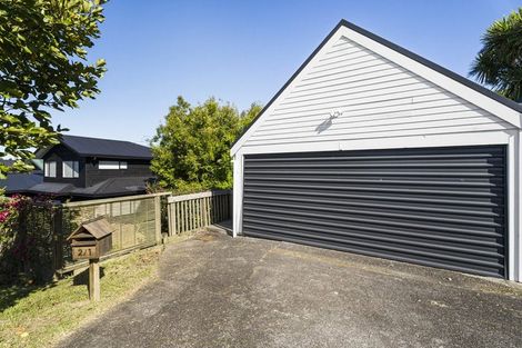 Photo of property in 2/1 Valley Road, Northcote, Auckland, 0626