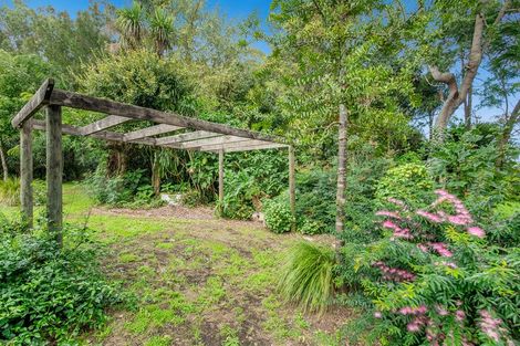 Photo of property in 1688 South Head Road, South Head, Helensville, 0874