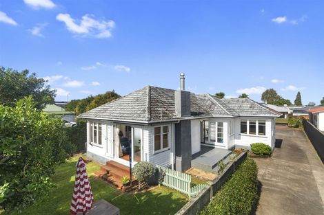 Photo of property in 1/2 Yeovil Road, Te Atatu Peninsula, Auckland, 0610