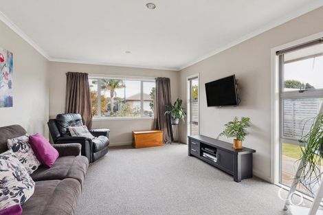 Photo of property in 31 Butterworth Crescent, Papamoa Beach, Papamoa, 3118