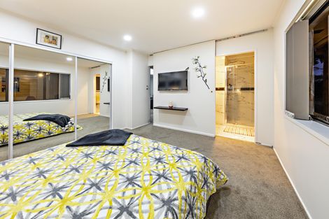 Photo of property in 180 Walter Strevens Drive, Conifer Grove, Takanini, 2112