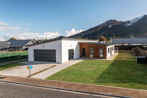 Photo of property in 6 Pennycook Place, Lake Hawea, Wanaka, 9382