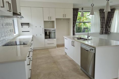 Photo of property in 23a Rena Place, West Harbour, Auckland, 0618