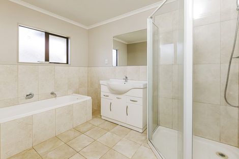 Photo of property in 20 Fairchild Avenue, Goodwood Heights, Auckland, 2105