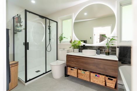 Photo of property in 24 Mahoe Street, Tawa, Wellington, 5028