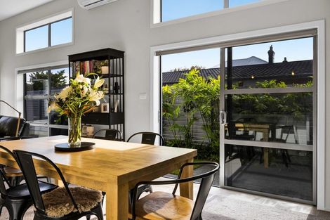 Photo of property in 17 Victoria Street, Hawera, 4610