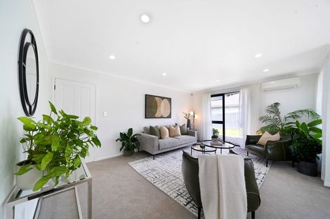 Photo of property in 8 Coupland Court, Glendene, Auckland, 0602