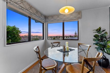 Photo of property in 15 Tableau Place, Totara Vale, Auckland, 0629