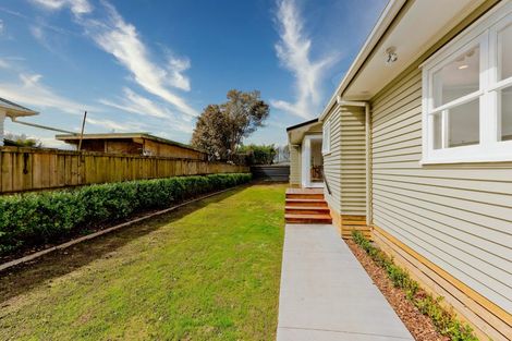 Photo of property in 51 Cambridge Road, Riverhead, 0820