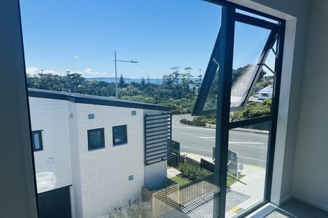 Photo of property in 1/1088 Beach Road, Torbay, Auckland, 0630