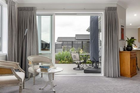 Photo of property in 16 West Place, Greenmeadows, Napier, 4112