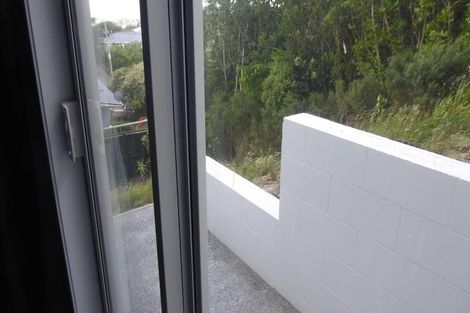 Photo of property in 20d Chetwode Grove, Newlands, Wellington, 6037