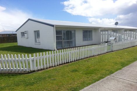 Photo of property in 4/4 Taupo Avenue, Mount Maunganui, 3116