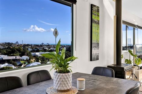 Photo of property in 3a Hillcrest Street, Glen Avon, New Plymouth, 4312