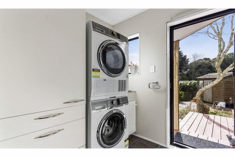 Photo of property in 19 Palmetto Place, Goodwood Heights, Auckland, 2105